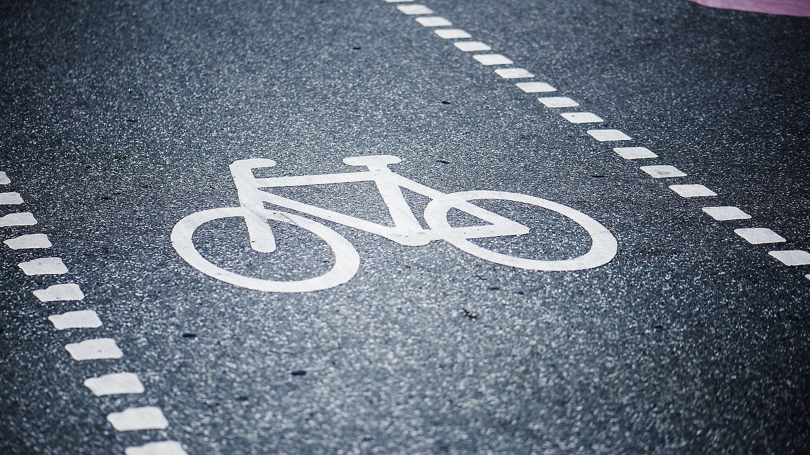 Reklame tidsskrift Arashigaoka Danskerne cykler mindre trods millioninvesteringer i cykelstier | TV2 ØST