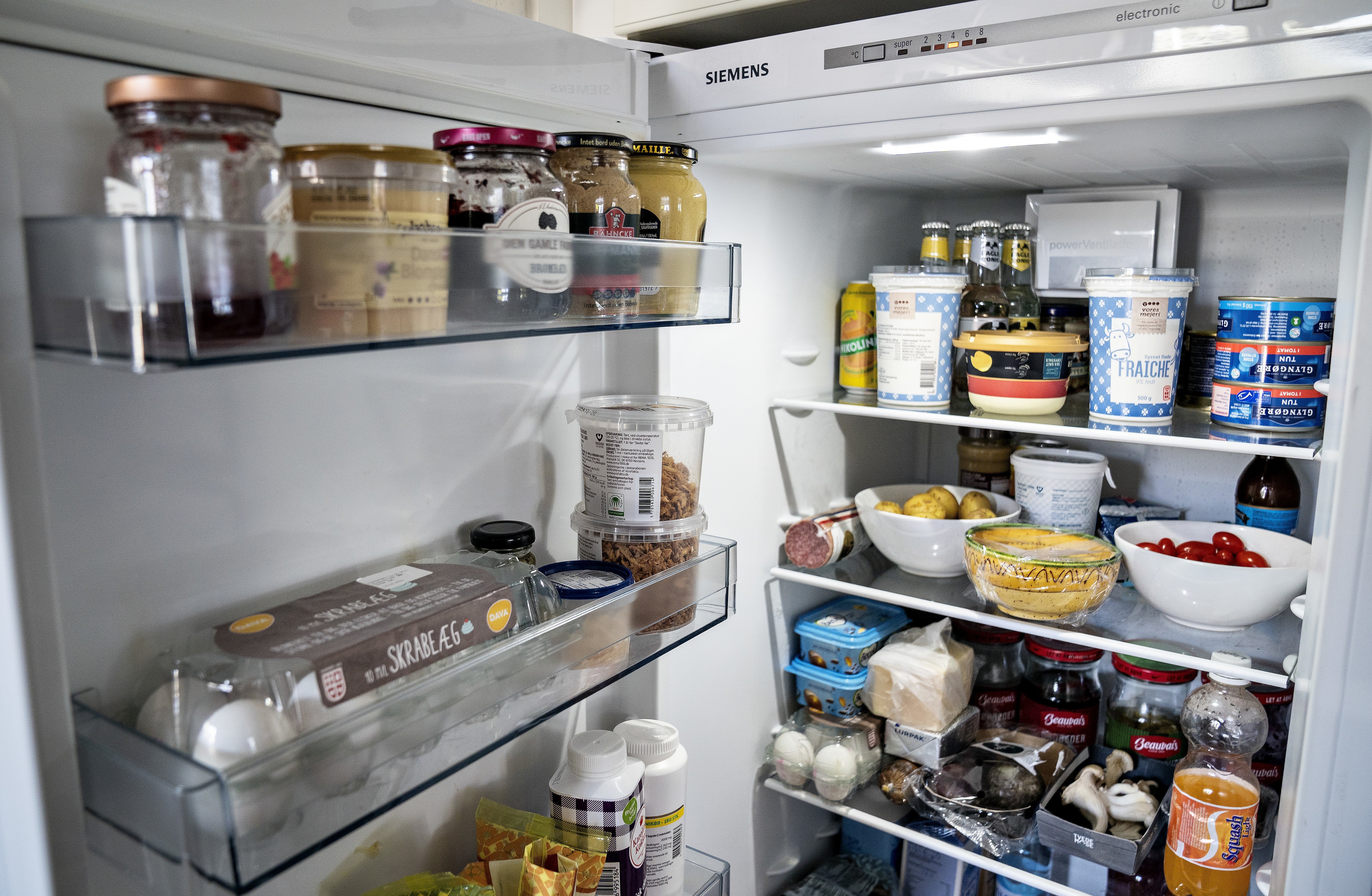 Reklame Foragt stål Karin spørger om krisen: Skal jeg fylde køleskabet op for at spare på  strømmen? | TV2 ØST