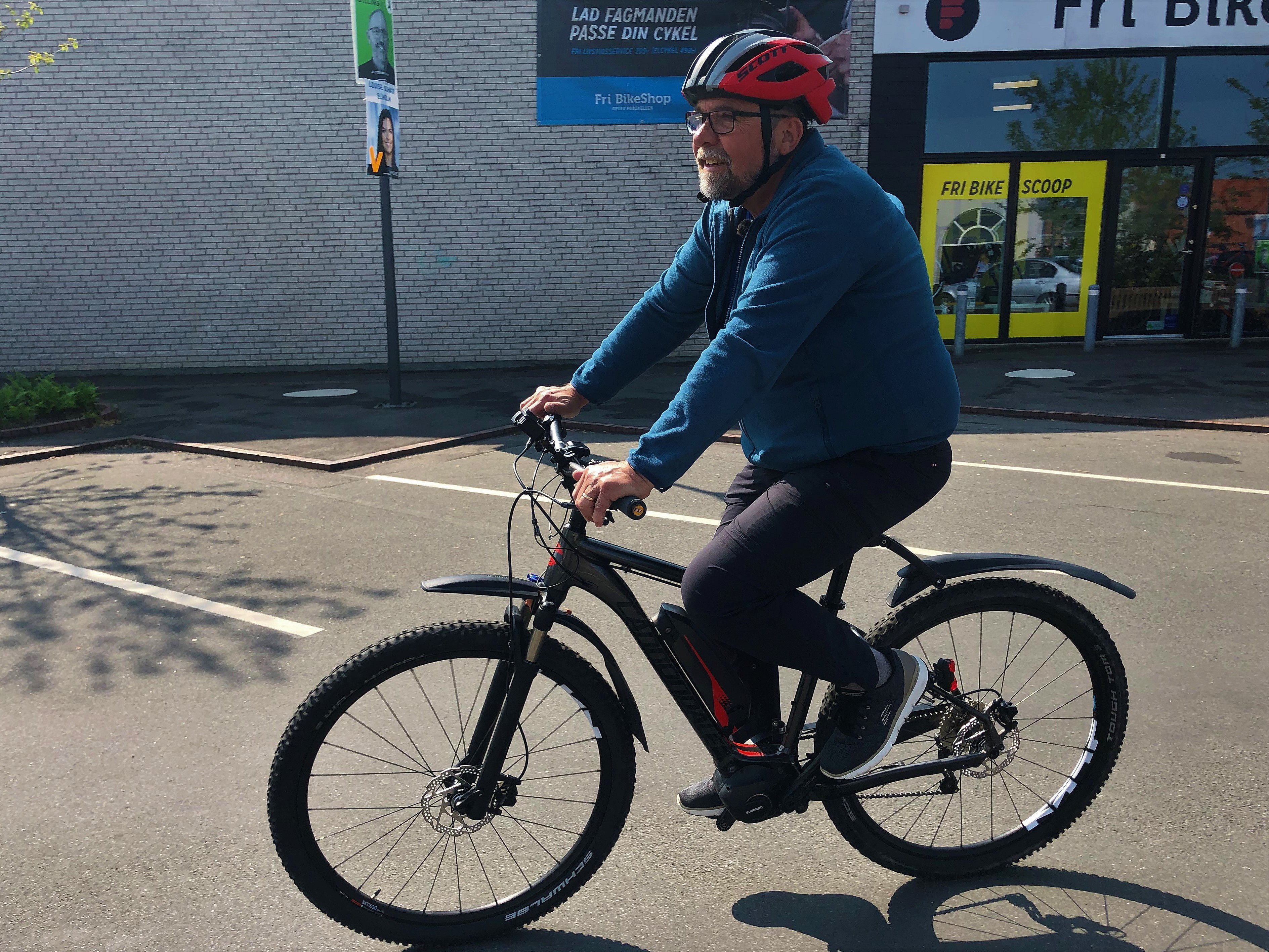 Regnskab tank ufravigelige Elcykler populære som aldrig før - Jes lader bilen stå og cykler 21  kilometer på job | TV2 ØST