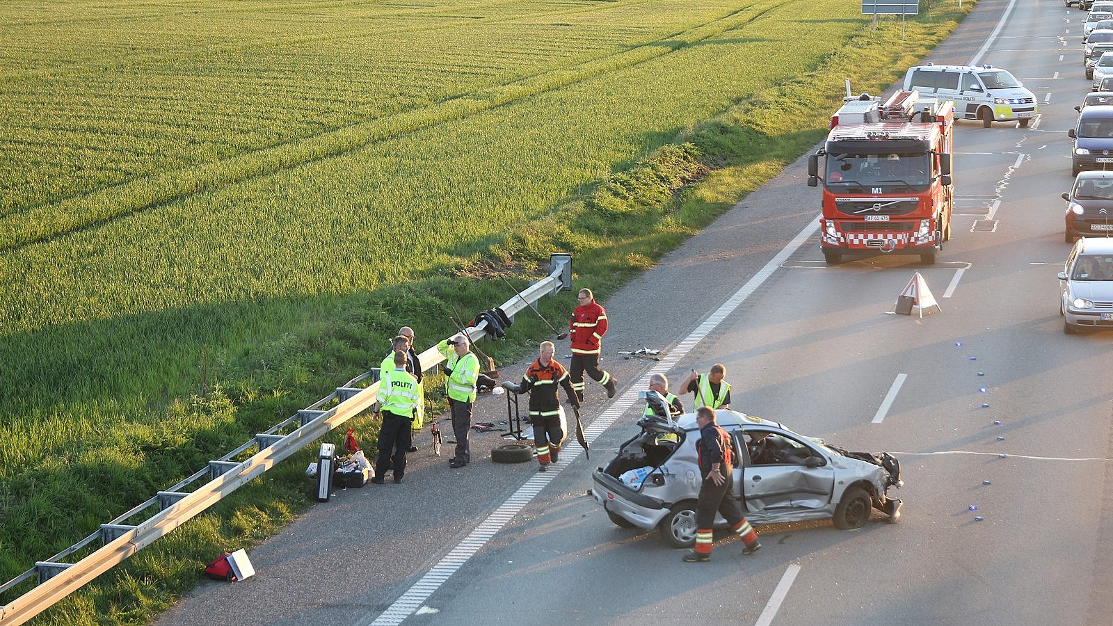 Bil Med Trailer Væltede Om På Vestmotorvejen Tv2 Øst 