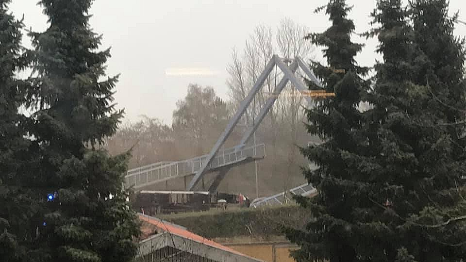 Lastbil påkører bro vragdel nærliggende skole | ØST