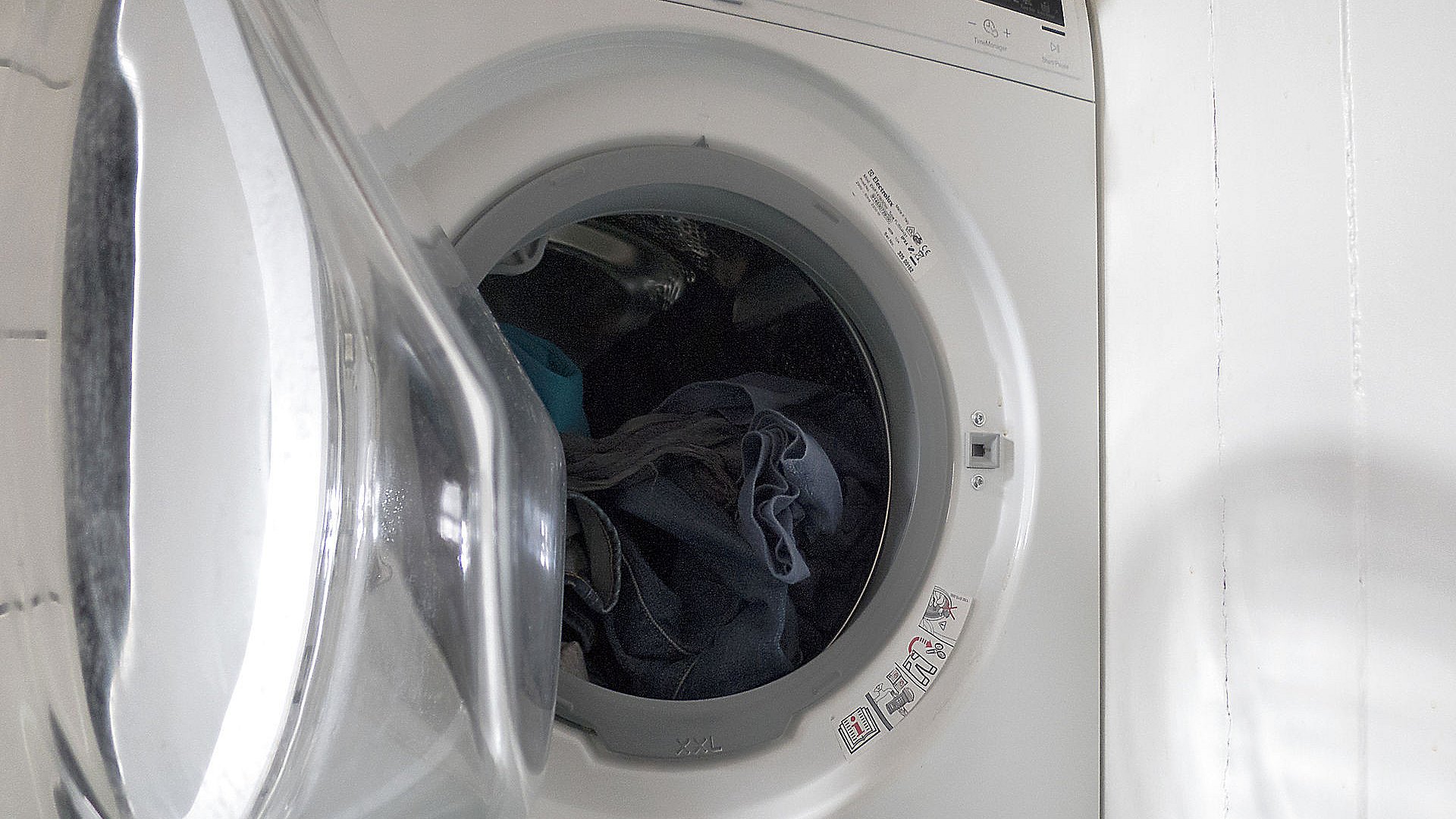 Tomat Mose centeret Malene spørger om krisen: Er det billigere at vælge en kort vask end en  lang eco-vask? | TV2 ØST