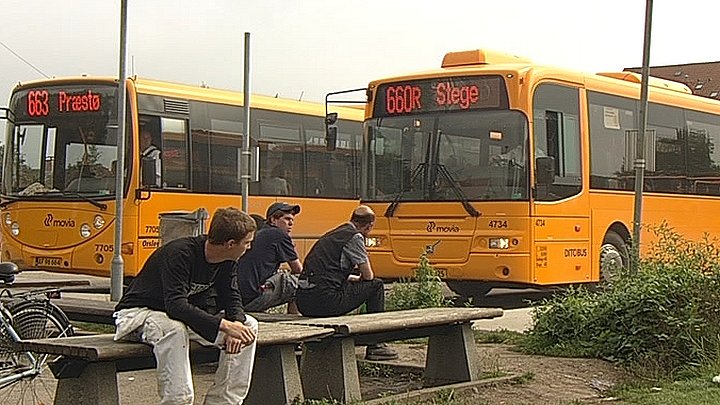 Busselskab opfordrer passagerne til at cyklen med i bussen | TV2 ØST