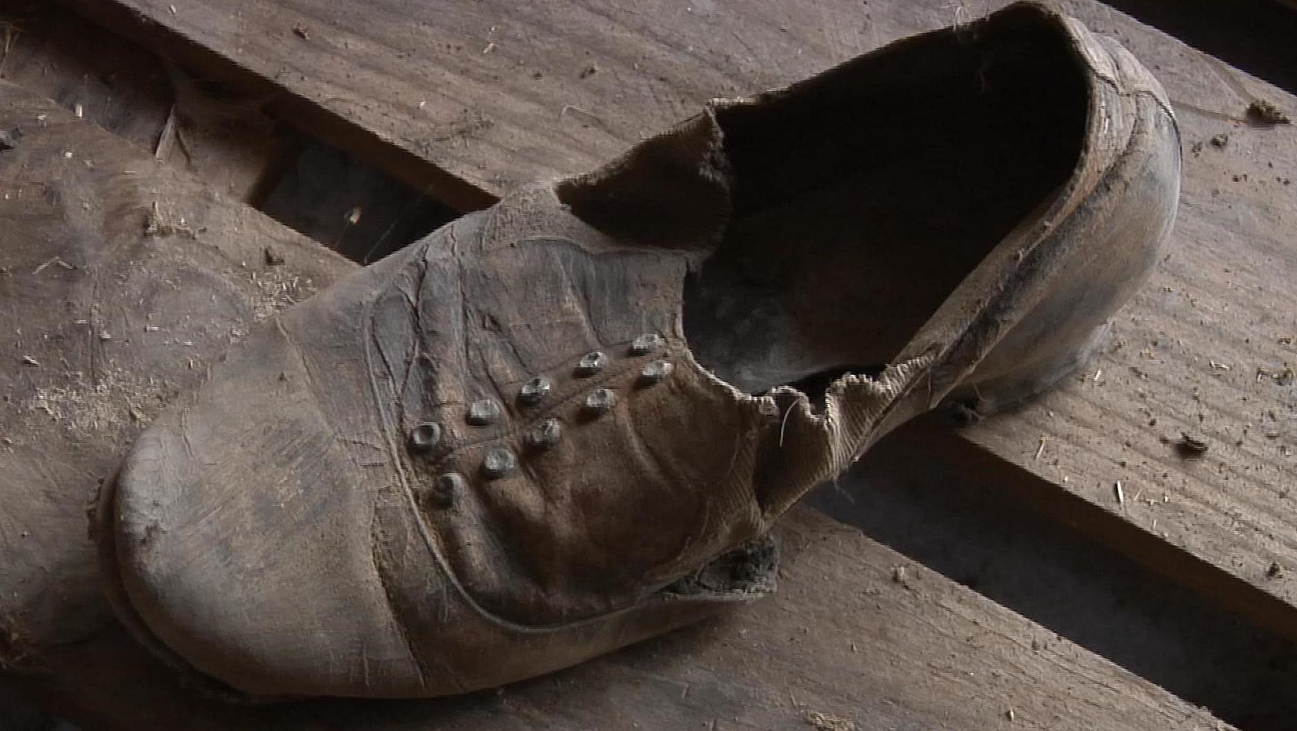 Over 100 år gammel sko på loftet viste sig at lykkebringende | TV2 ØST