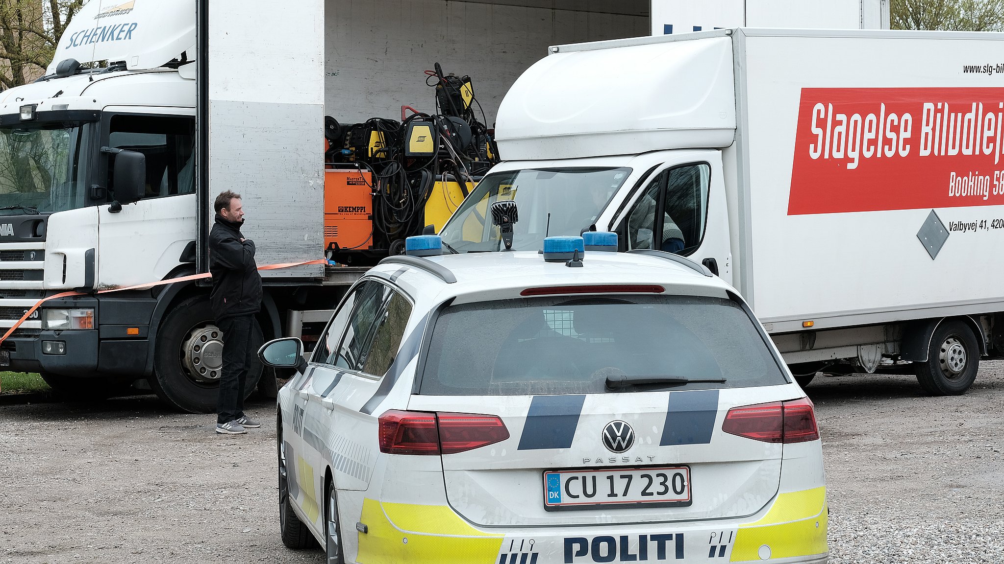 Lastbil med tyvekoster punkterede på motorvej - så ringede gerningsmændene til Falck TV2 ØST
